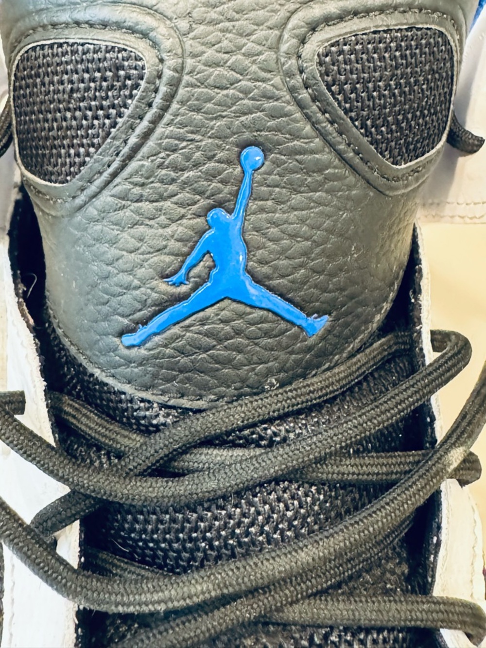the Air Jordan Flight Club 91 “White Hyper Royal" - Picture 12 of 16